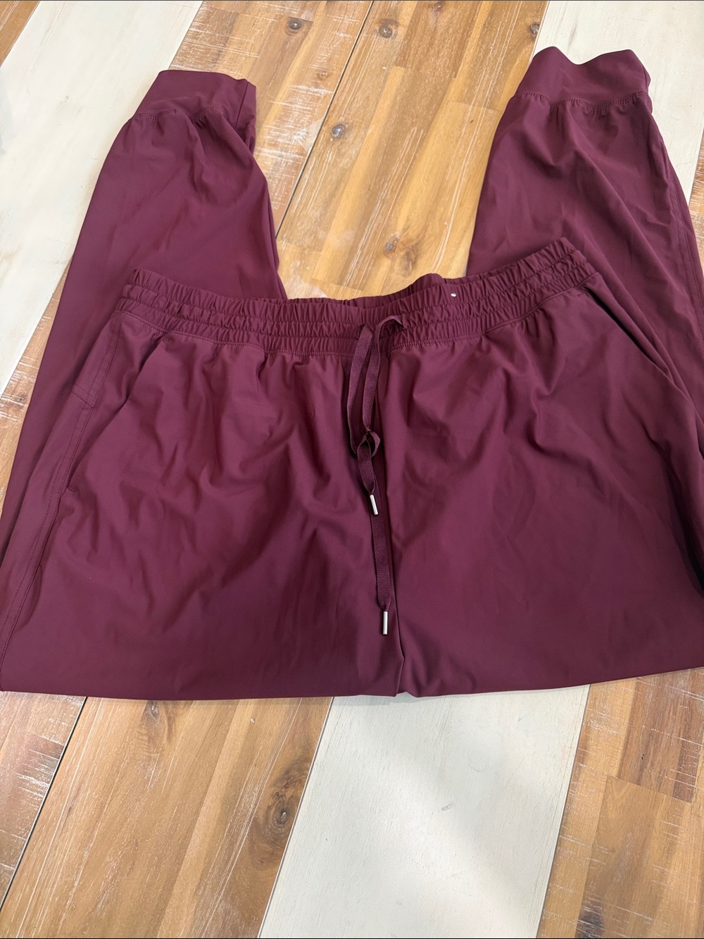 NWOT! Old Navy Women's Drawstring Joggers in Burgundy
